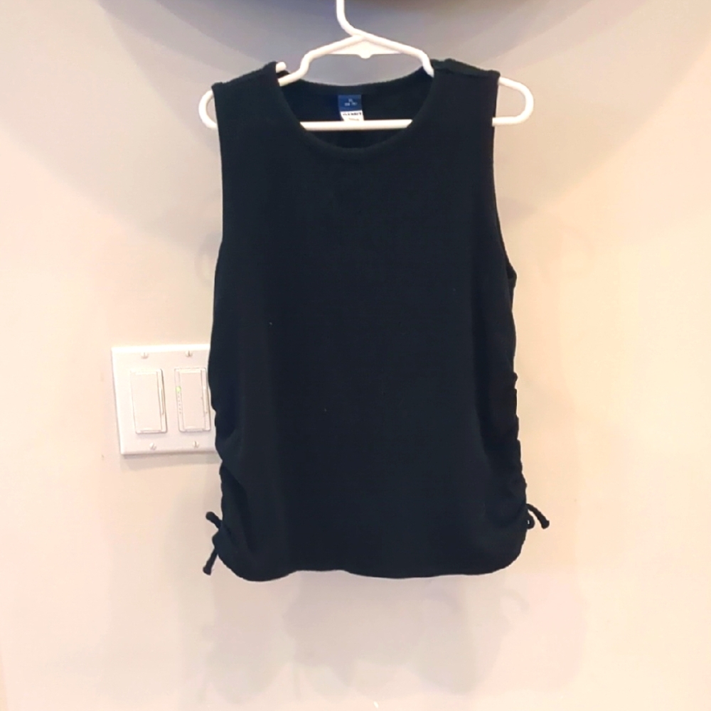 NWOT Flattering Black Sleeveless top with Ruching